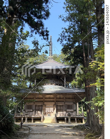 世界遺産・高野山 壇上伽藍に建つ荘厳な西塔の景観 (和歌山県高野町) 世界遺産・高野山 壇上伽藍に建つ荘厳な西塔の景観 (和歌山県高野町) 143684097