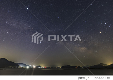 瀬戸内の冬の星景色 昇る夏の天の川とさそり座 瀬戸内の冬の星景色 昇る夏の天の川とさそり座 143684236