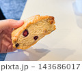 ベリーを練り込んだスコーン。 143686017