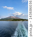 海から見る鹿児島県にある桜島の景色。晴れた空に登る噴煙。 143686036