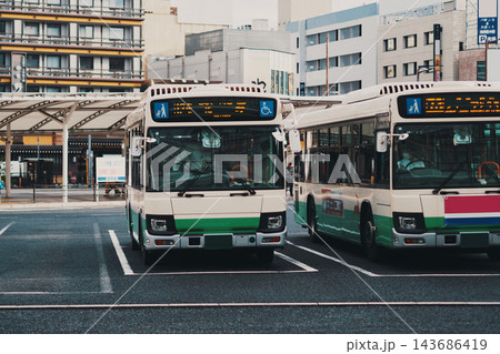 市バスと地域公共交通 市バスと地域公共交通 143686419