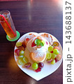季節のパンケーキ　ブドウ 143688137