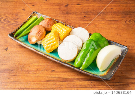 焼肉にぴったりの彩り豊かな「焼き野菜盛り合わせ」 焼肉にぴったりの彩り豊かな「焼き野菜盛り合わせ」 143688164