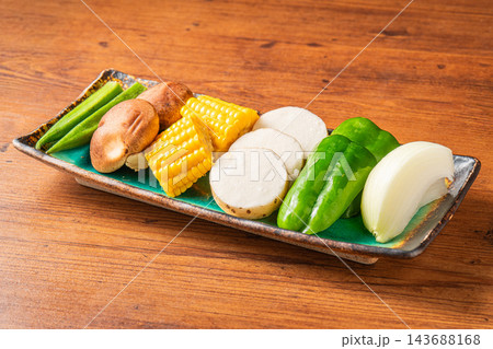焼肉にぴったりの彩り豊かな「焼き野菜盛り合わせ」 143688168