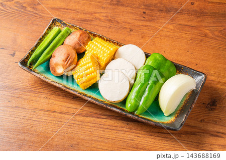 焼肉にぴったりの彩り豊かな「焼き野菜盛り合わせ」 143688169