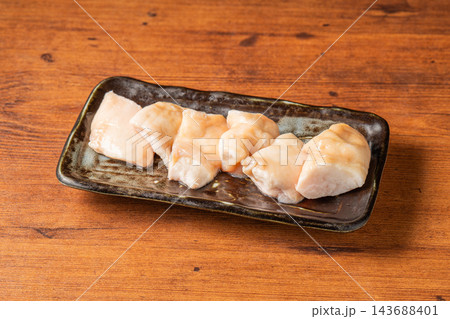 丸い管状でジューシーな脂が詰まった「マルチョウ(小腸)」 丸い管状でジューシーな脂が詰まった「マルチョウ(小腸)」 143688401