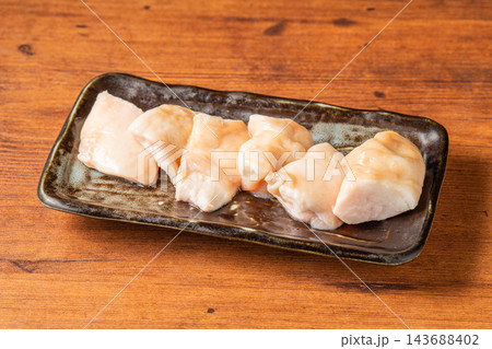 丸い管状でジューシーな脂が詰まった「マルチョウ(小腸)」 丸い管状でジューシーな脂が詰まった「マルチョウ(小腸)」 143688402