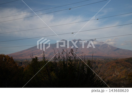 秋の日光ロマンチック街道より、那須山を望む 秋の日光ロマンチック街道より、那須山を望む 143688620