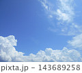 青空に広がる白い雲 143689258
