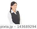 微笑む女性社員 143689294
