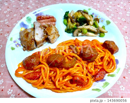 ワンプレートの食事 ワンプレートの食事 143690056