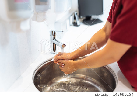 doctor assistant, doctor washes hands 143690154