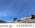 青空に映える岩 143690951