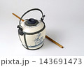 中国またはベトナムで作られた喫煙具で水たばこ壺のレプリカ 143691473