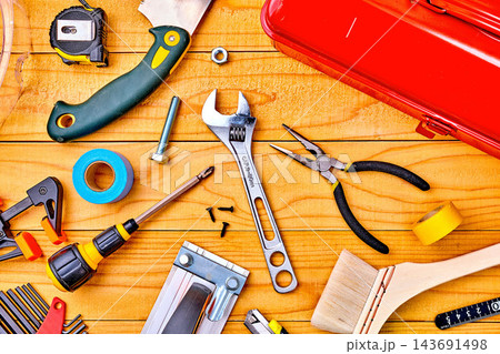 板の上のDIY工具 板の上のDIY工具 143691498