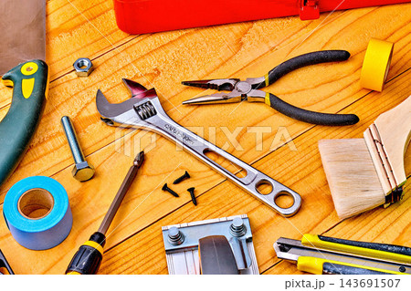 板の上のDIY工具 板の上のDIY工具 143691507