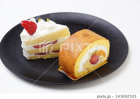 フルーツロールケーキ イチゴショート フルーツロールケーキ イチゴショート 143692503