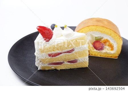 フルーツロールケーキ　イチゴショート 143692504