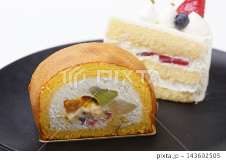 フルーツロールケーキ イチゴショート フルーツロールケーキ イチゴショート 143692505