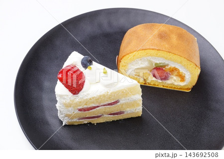 フルーツロールケーキ イチゴショート フルーツロールケーキ イチゴショート 143692508