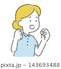ガッツポーズをするポロシャツ姿の女性のイラスト 143693488