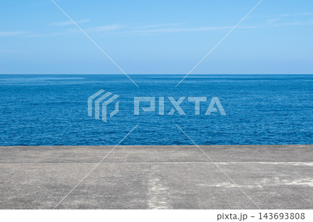 沖縄県宜野湾漁港周辺の風景 沖縄県宜野湾漁港周辺の風景 143693808