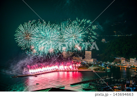 【静岡県】熱海100万ドルの夜景と海上花火大会 143694663