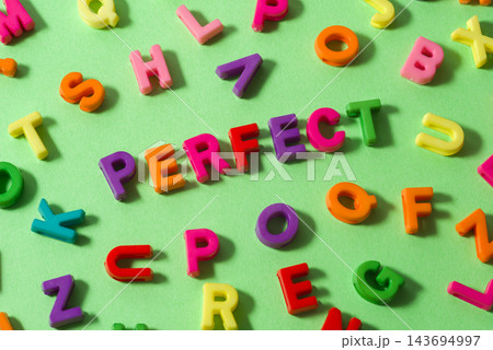 「PERFECT」のアルファベット 143694997