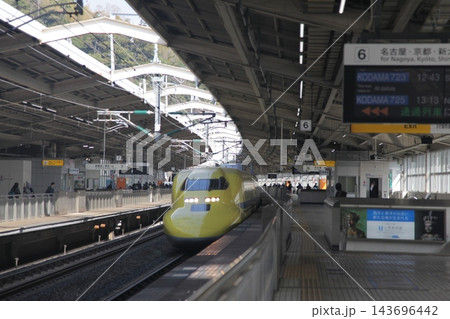 ドクターイエロー のぞみ検測 熱海駅 ドクターイエロー のぞみ検測 熱海駅 143696442