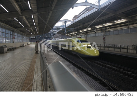 ドクターイエロー のぞみ検測 熱海駅 ドクターイエロー のぞみ検測 熱海駅 143696453