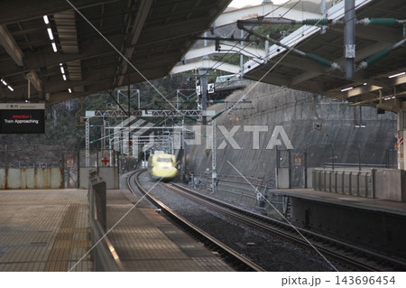 ドクターイエロー のぞみ検測 熱海駅 ドクターイエロー のぞみ検測 熱海駅 143696454