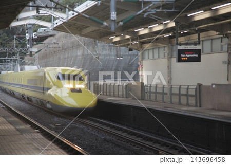 ドクターイエロー のぞみ検測 熱海駅 ドクターイエロー のぞみ検測 熱海駅 143696458