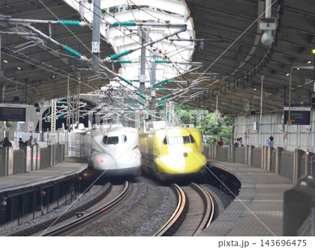 ドクターイエロー　のぞみ検測　熱海駅 143696475