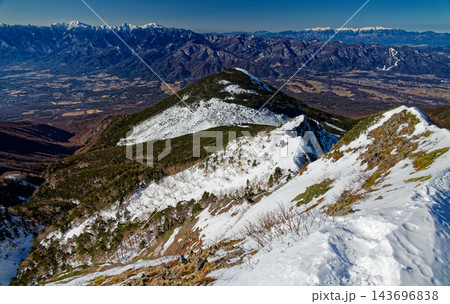 八ヶ岳連峰・権現岳・ギボウシから見る編笠山と南アルプス・中央アルプス 143696838