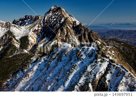冬の八ヶ岳連峰・権現岳・ギボウシから見る八ヶ岳主峰群と日光の山並み 冬の八ヶ岳連峰・権現岳・ギボウシから見る八ヶ岳主峰群と日光の山並み 143697051
