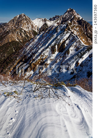 冬の八ヶ岳連峰・権現岳・ギボウシ稜線から見る八ヶ岳主峰群 143697360