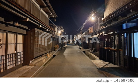 飛騨高山の夜の街並み 飛騨高山の夜の街並み 143697500