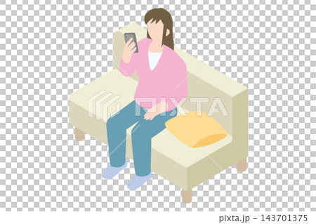 ソファでスマートフォンを操作する女性 ソファでスマートフォンを操作する女性 143701375
