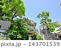 難波八阪神社 獅子頭と睨みあう狛犬 143701539