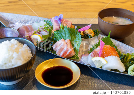 おいしい刺身定食 おいしい刺身定食 143701889