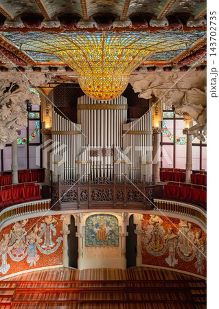 Ornate modernista concert hall with stained glass skylight, ceramic roses and chandeliers in Palau de la Musica Catalana, Barcelona Ornate modernista concert hall with stained glass skylight, ceramic roses and chandeliers in Palau de la Musica Catalana, Barcelona 143702735
