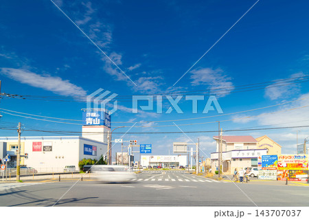 京急・大津駅前風景 143707037