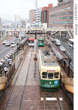 雨の長崎電気軌道・長崎駅前停留場 雨の長崎電気軌道・長崎駅前停留場 143707937