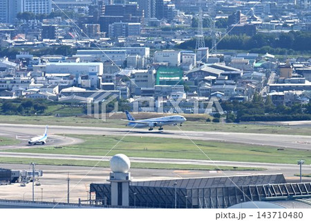 池田市五月山　五月平展望台　大阪伊丹空港を一望 143710480