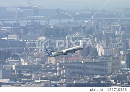 池田市五月山　五月平展望台　大阪伊丹空港を一望 143710588