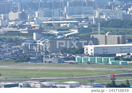 池田市五月山　五月平展望台　大阪伊丹空港を一望 143710639