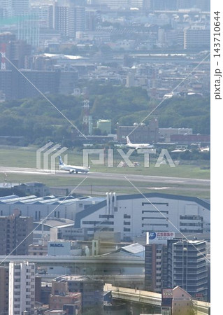 池田市五月山　五月平展望台　大阪伊丹空港を一望 143710644