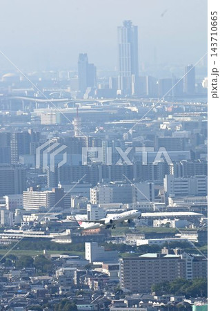 池田市五月山 五月平展望台 大阪伊丹空港を一望 池田市五月山 五月平展望台 大阪伊丹空港を一望 143710665