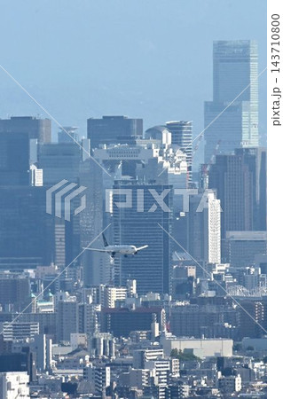 池田市五月山　五月平展望台　大阪伊丹空港を一望 143710800