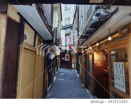 レトロな路地裏 レトロな路地裏 143711201